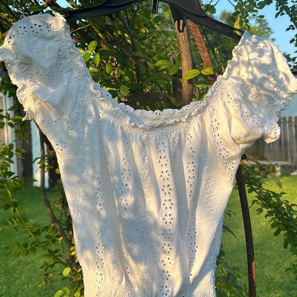 white lace top ☁️ - Picture 3 of 4